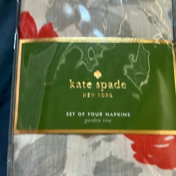 Kate Spade: Garden Rose Floral Napkins- set of 4- 100% cotton- 20”x20” - Picture 13 of 16